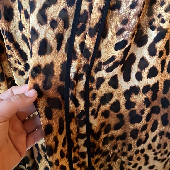 Liz Claiborne cheetah print blouse - Picture 2 of 4